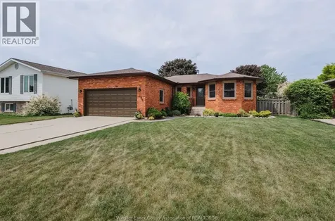 286 Cherrywood Kingsville ON N9Y 3R4