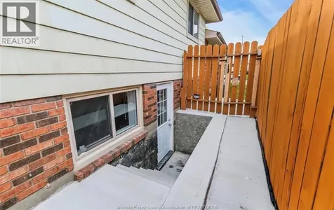 386 Woodridge Tecumseh ON N8N 3A8