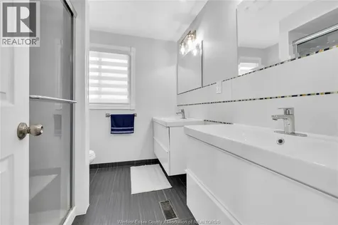 3009 Suffolk Street Windsor ON N8R 1P1