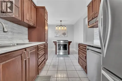3009 Suffolk Street Windsor ON N8R 1P1