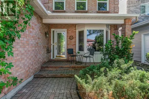 126 Dossetter Way Ottawa ON K1G 4S5