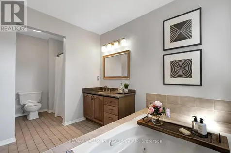 126 Dossetter Way Ottawa ON K1G 4S5