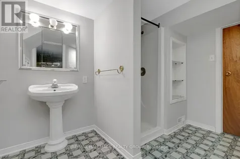 126 Dossetter Way Ottawa ON K1G 4S5