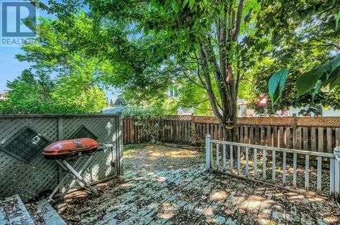 126 Dossetter Way Ottawa ON K1G 4S5
