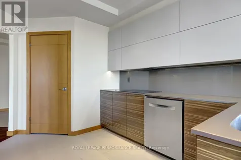 38 Metropole Private Ottawa ON K1Z 1E9