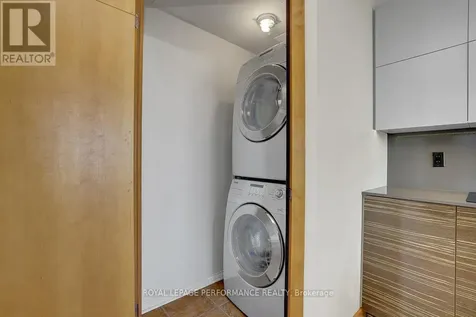 38 Metropole Private Ottawa ON K1Z 1E9