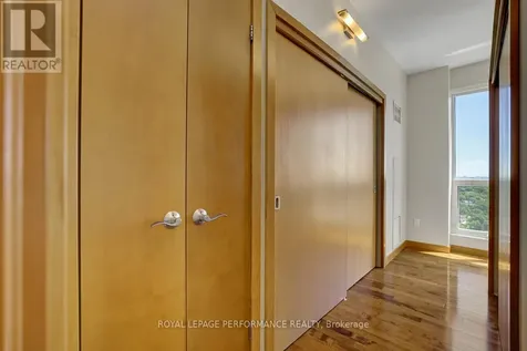 38 Metropole Private Ottawa ON K1Z 1E9