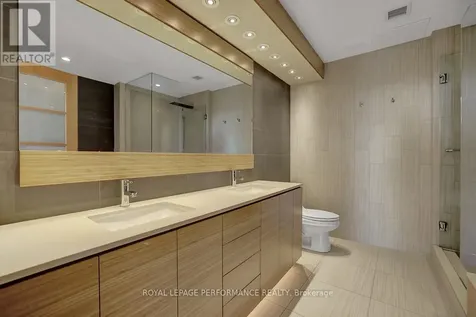38 Metropole Private Ottawa ON K1Z 1E9