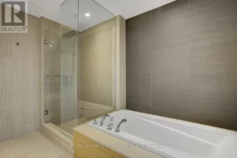 38 Metropole Private Ottawa ON K1Z 1E9