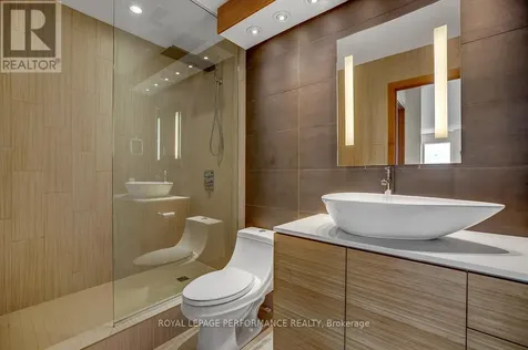 38 Metropole Private Ottawa ON K1Z 1E9