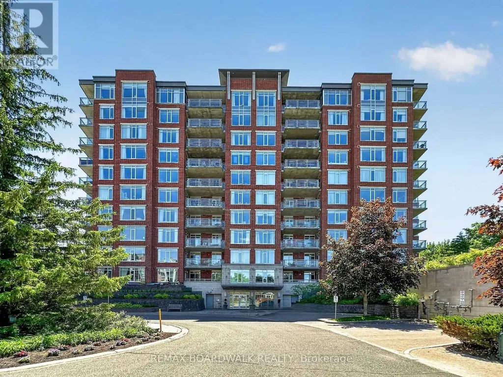 136 Darlington Private Ottawa ON K1V 0X6