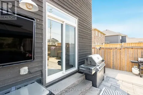 37 Lockerbie Crescent Collingwood ON L9Y 0Y9