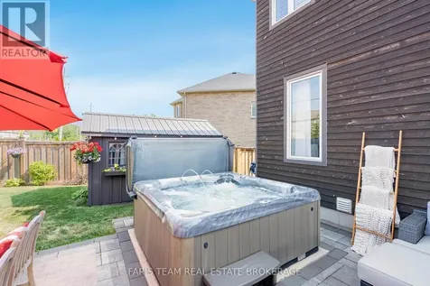37 Lockerbie Crescent Collingwood ON L9Y 0Y9