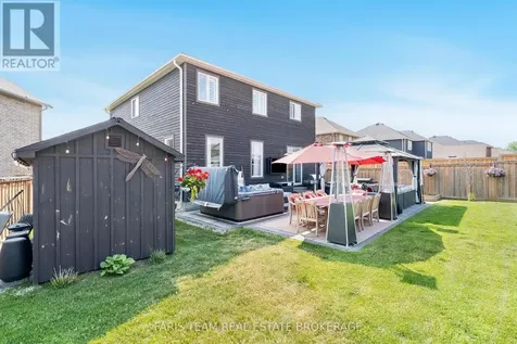 37 Lockerbie Crescent Collingwood ON L9Y 0Y9