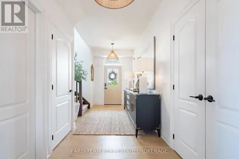 37 Lockerbie Crescent Collingwood ON L9Y 0Y9