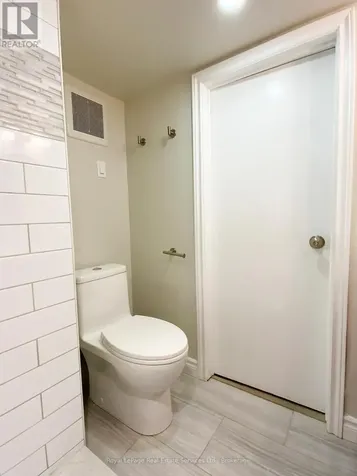 2028 Marine Drive Oakville (br Bronte) ON L6L 1B4