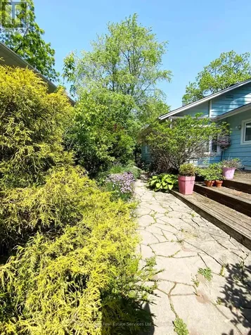 2028 Marine Drive Oakville (br Bronte) ON L6L 1B4
