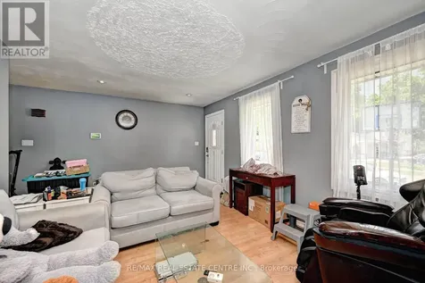 525 Fallingbrook Drive Waterloo ON N2L 4N2