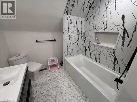122 Queensdale Avenue East Hamilton ON L9A 1K3
