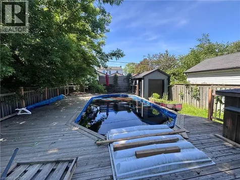 122 Queensdale Avenue East Hamilton ON L9A 1K3