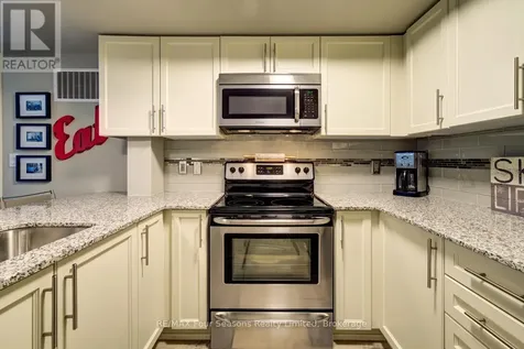 4 Brandy Lane Drive Collingwood ON L9Y 0X4