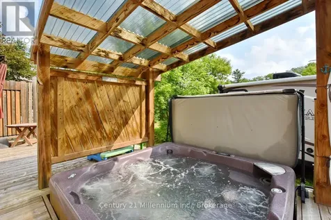 25 Berkely Street Wasaga Beach ON L9Z 2N6