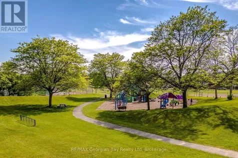 15 Mcguire Road Penetanguishene ON L9M 1C9