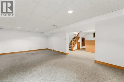 24 Grande Avenue Stoney Creek ON L8G 2E1