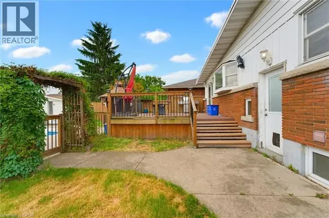 24 Grande Avenue Stoney Creek ON L8G 2E1