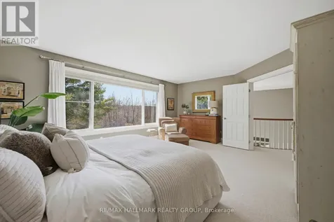 1518 Monaghan Lane Ottawa ON K2W 1B4