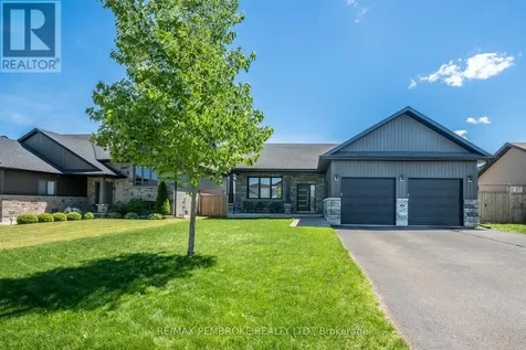 15 Drew Street Petawawa ON K8H 0G4