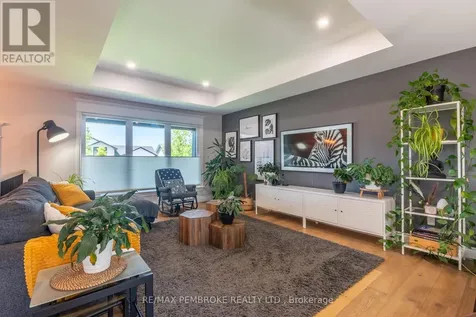 15 Drew Street Petawawa ON K8H 0G4