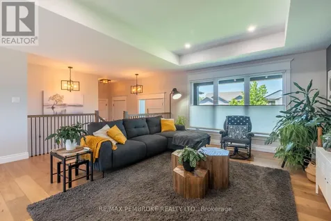 15 Drew Street Petawawa ON K8H 0G4