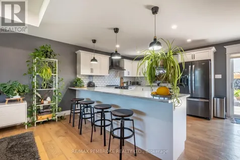 15 Drew Street Petawawa ON K8H 0G4