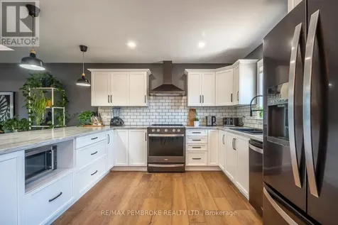 15 Drew Street Petawawa ON K8H 0G4