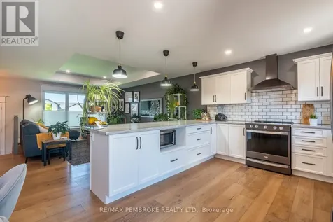 15 Drew Street Petawawa ON K8H 0G4