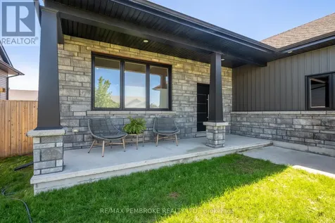 15 Drew Street Petawawa ON K8H 0G4