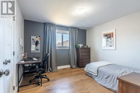 15 Drew Street Petawawa ON K8H 0G4