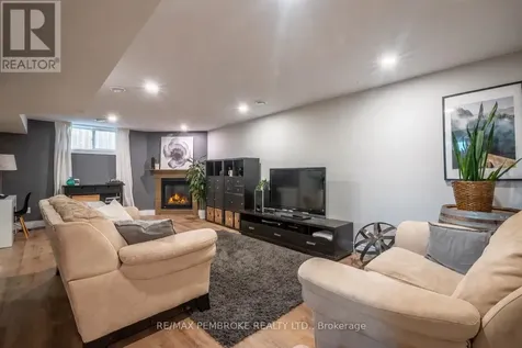 15 Drew Street Petawawa ON K8H 0G4