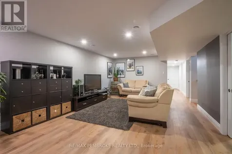 15 Drew Street Petawawa ON K8H 0G4