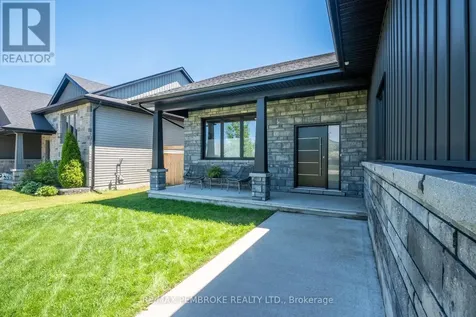 15 Drew Street Petawawa ON K8H 0G4