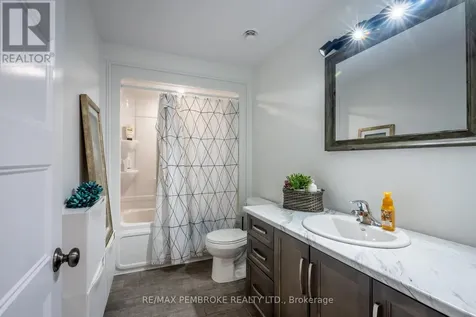 15 Drew Street Petawawa ON K8H 0G4