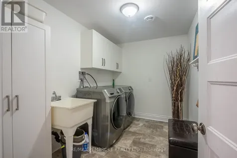 15 Drew Street Petawawa ON K8H 0G4