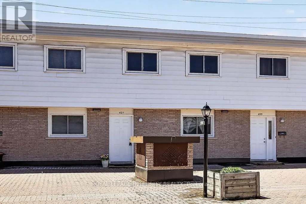 427 Moodie Drive Ottawa ON K2H 8A4