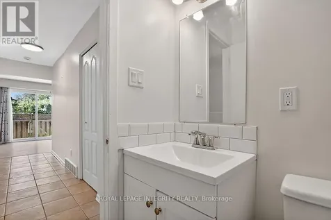427 Moodie Drive Ottawa ON K2H 8A4