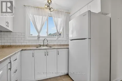 427 Moodie Drive Ottawa ON K2H 8A4