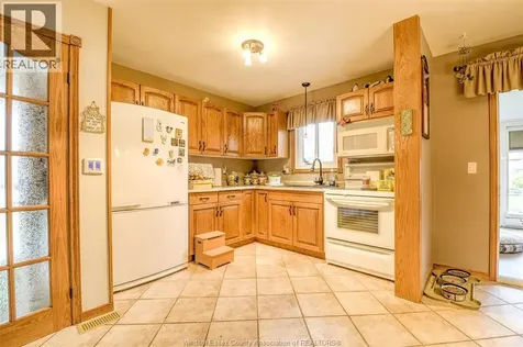 9445-9447 Alten Drive Windsor ON N8R 1V9