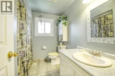 9445-9447 Alten Drive Windsor ON N8R 1V9