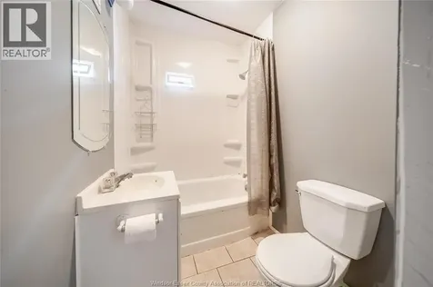 473 Indian Road Windsor ON N9C 2M3