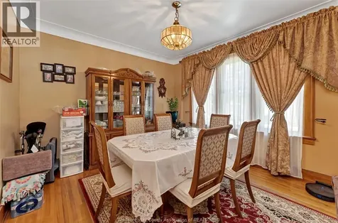 1407 Hall Windsor ON N8X 4R5